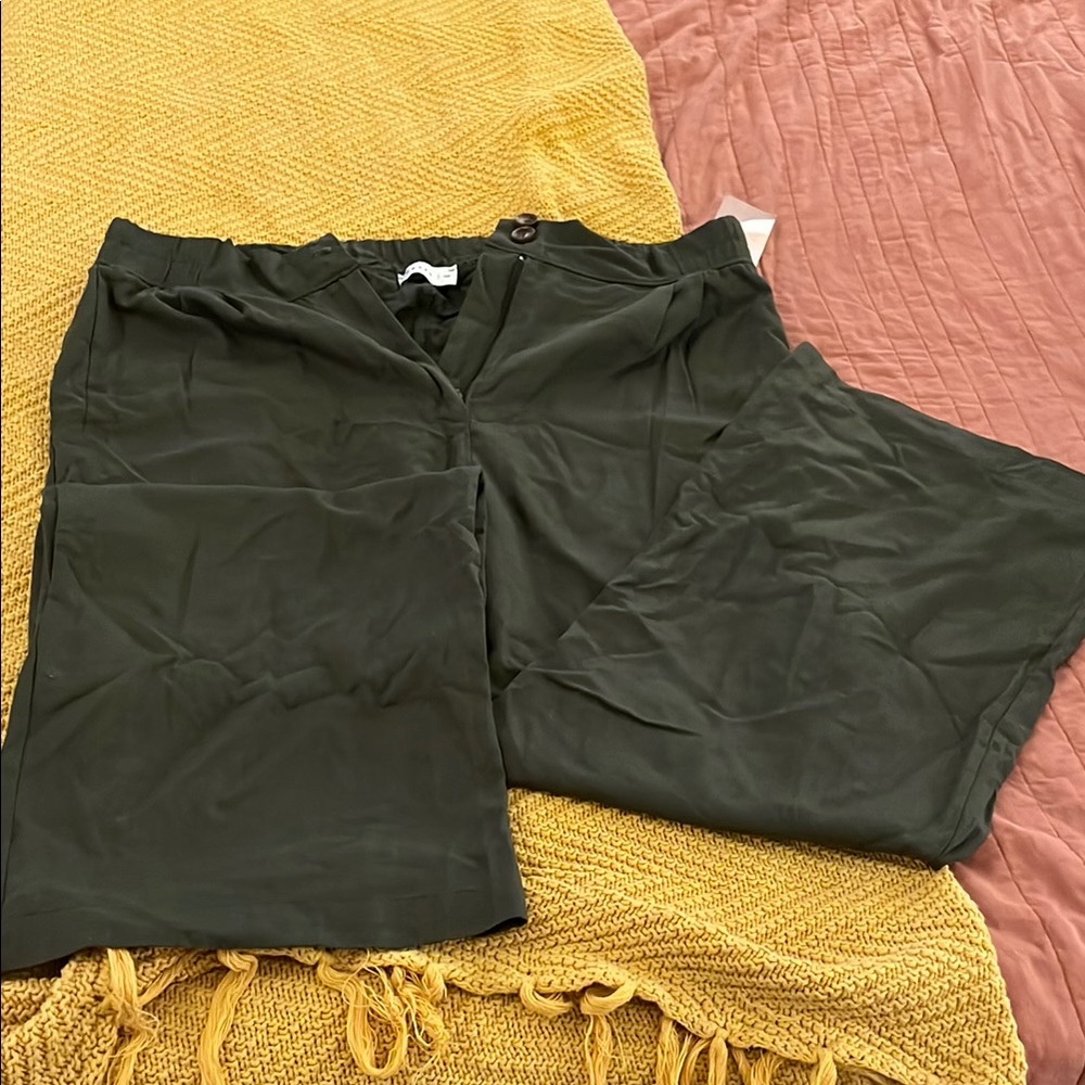 Short Story Dark Green Pants